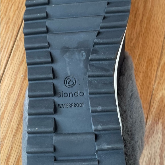 Blondo Suri Waterproof Slip-On Sneakers Gray Faux Fur Suede Size 7.5 Womens - Picture 7 of 7